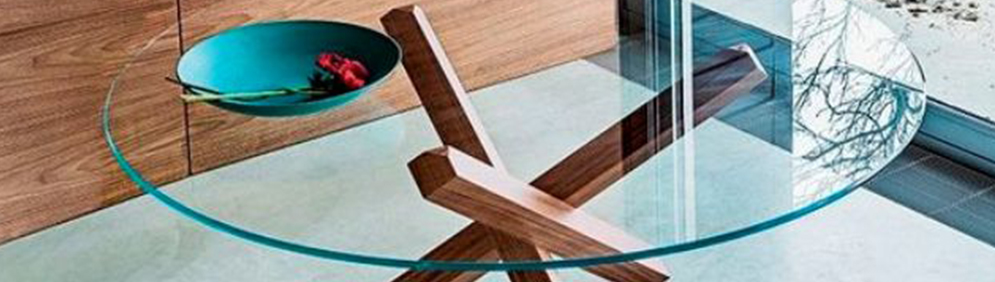 Mesa modelo Elche cubierta de cristal madera viva