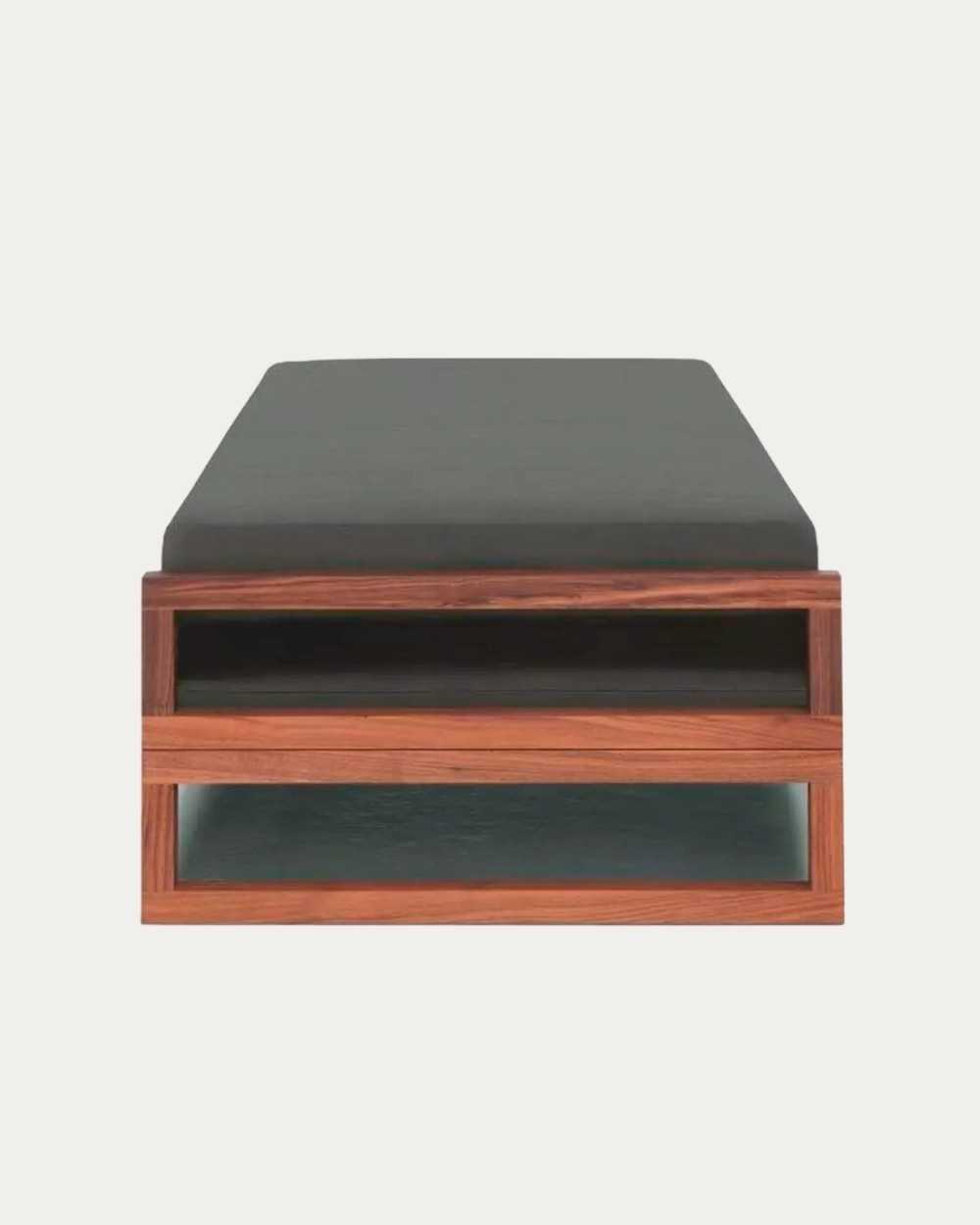 Cama modelo Dubai fabricada con madera de pino