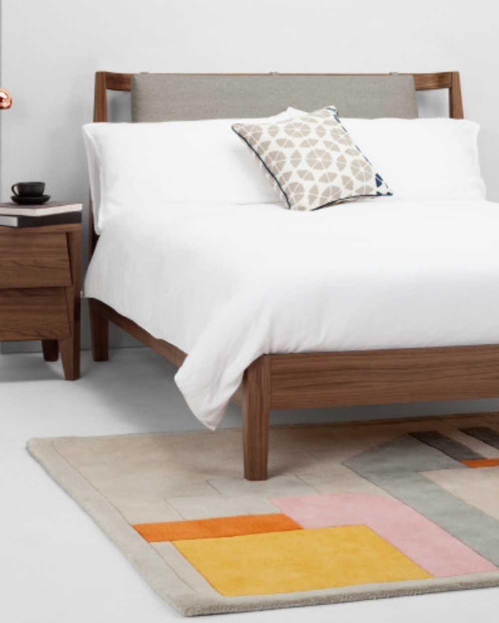 Cama Queen fabricada madera roble