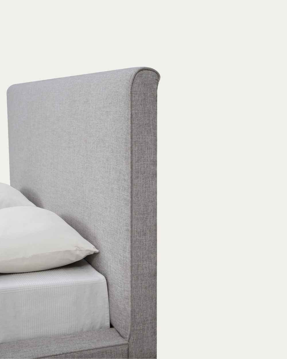 Cama tapizada de Madera viva