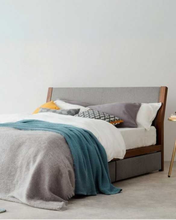 Cama de madera de roble