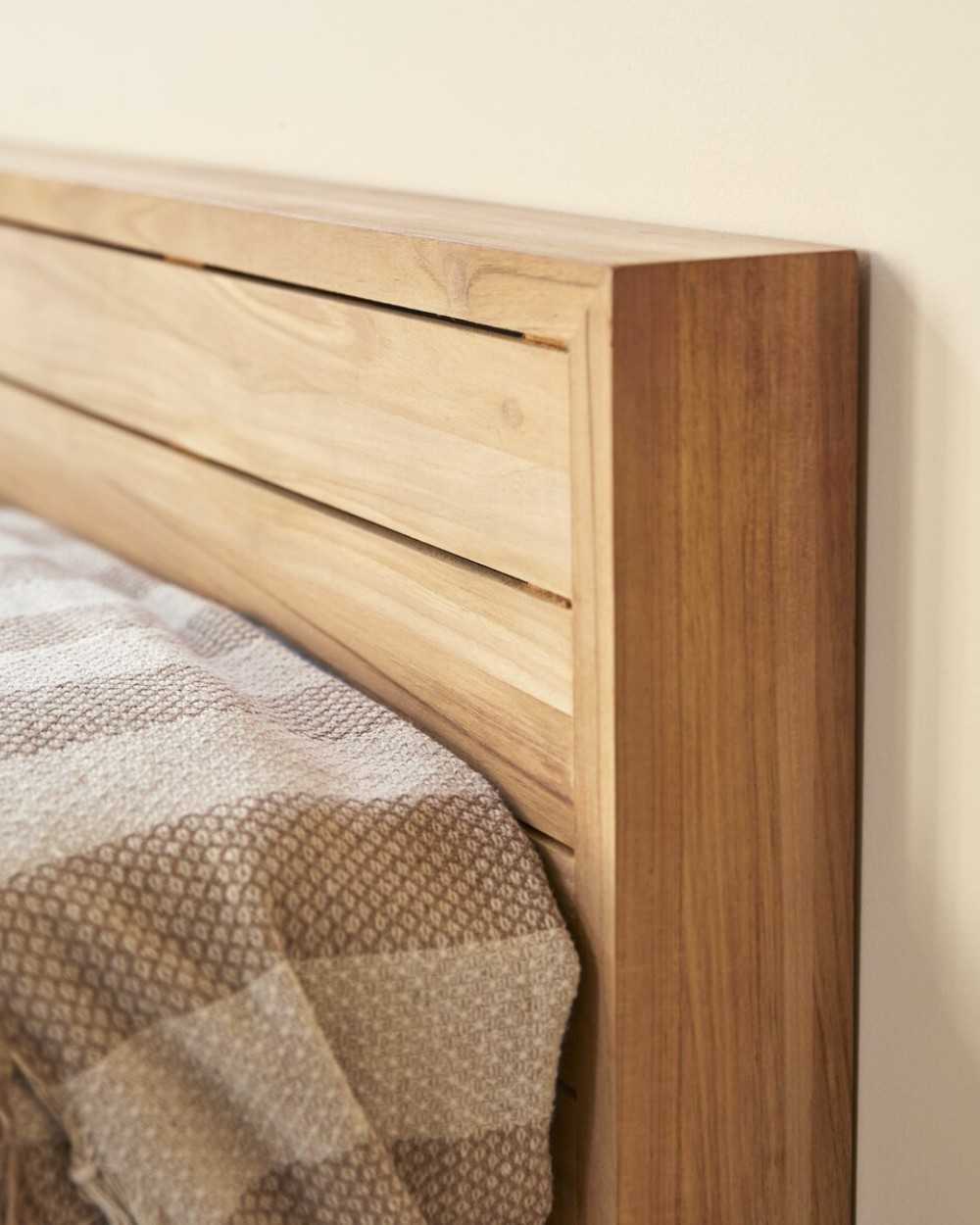 Detalle cabecera cama modelo Reno