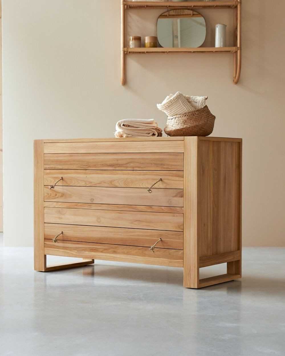 Amplia cómoda cajonera de madera de teca