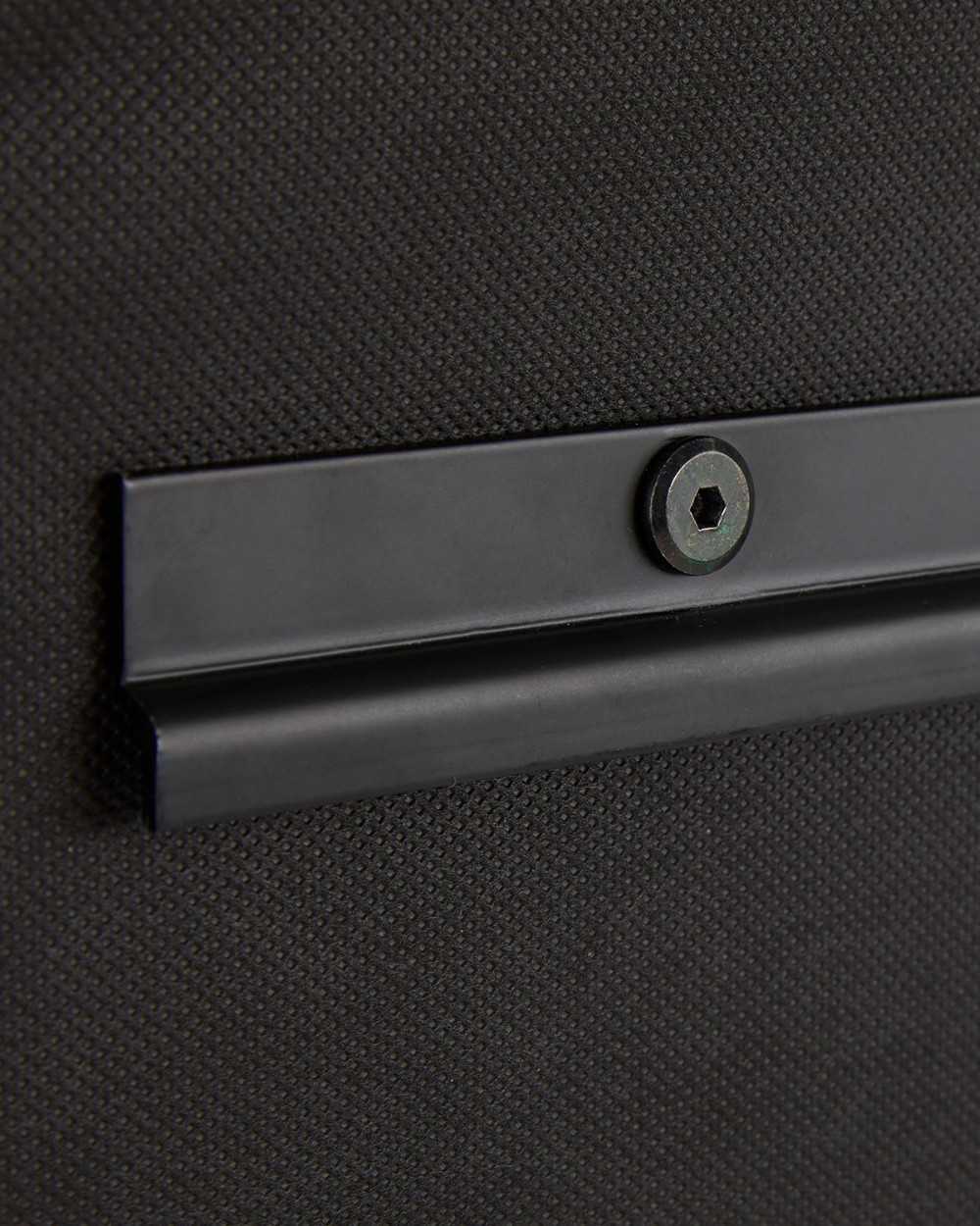 Detalle colgador metal