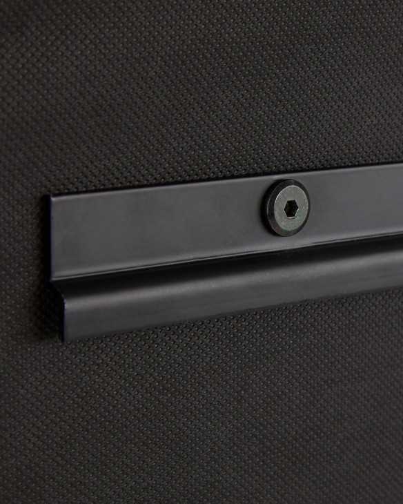 Detalle colgador metal