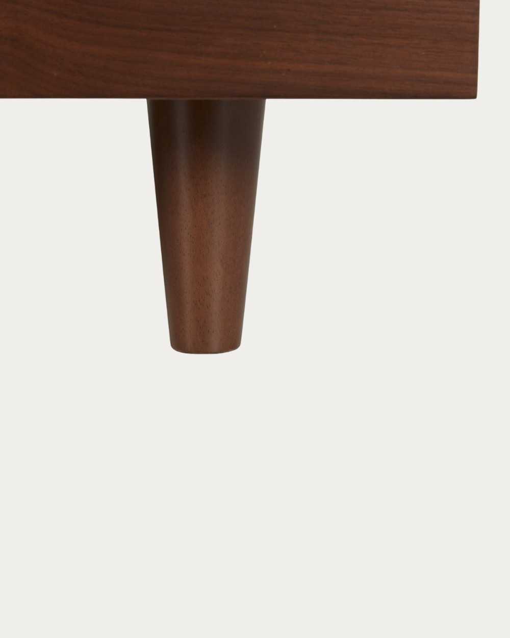 Detalle pata cama modelo Toronto