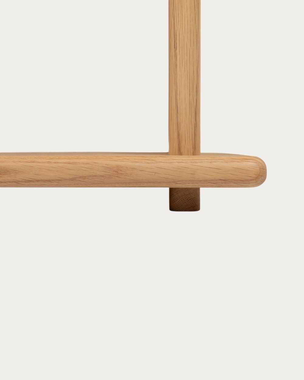 Detalle mueble modelo Alicante pata