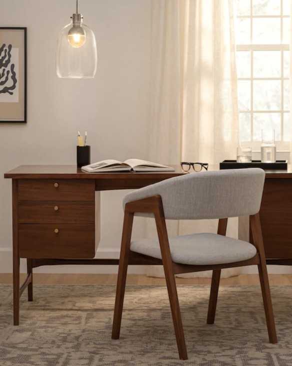 Oficina decorada con escritorio modelo Marken Executive